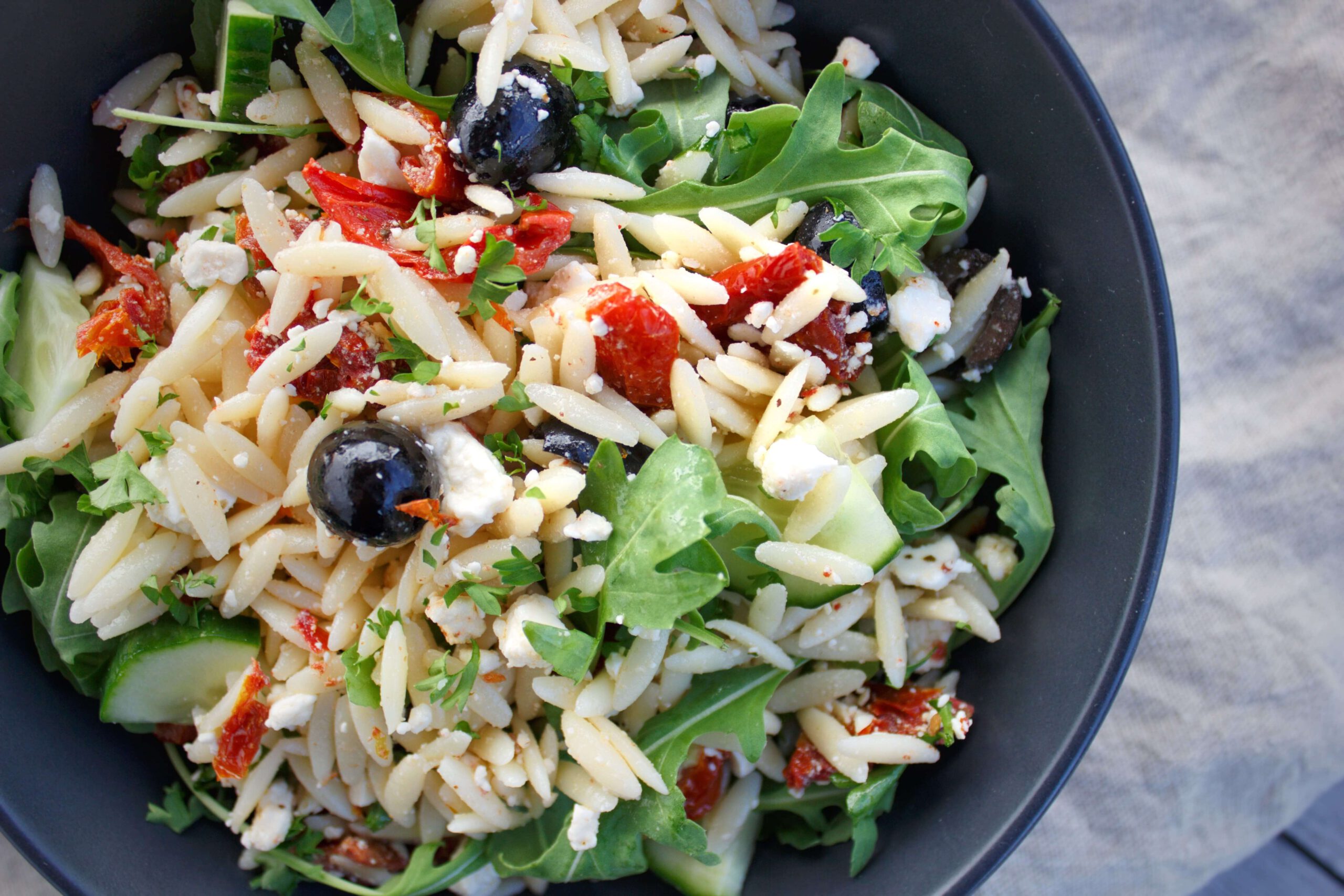 Griechischer Orzo Salat // sei-gesuender - Mittagessen